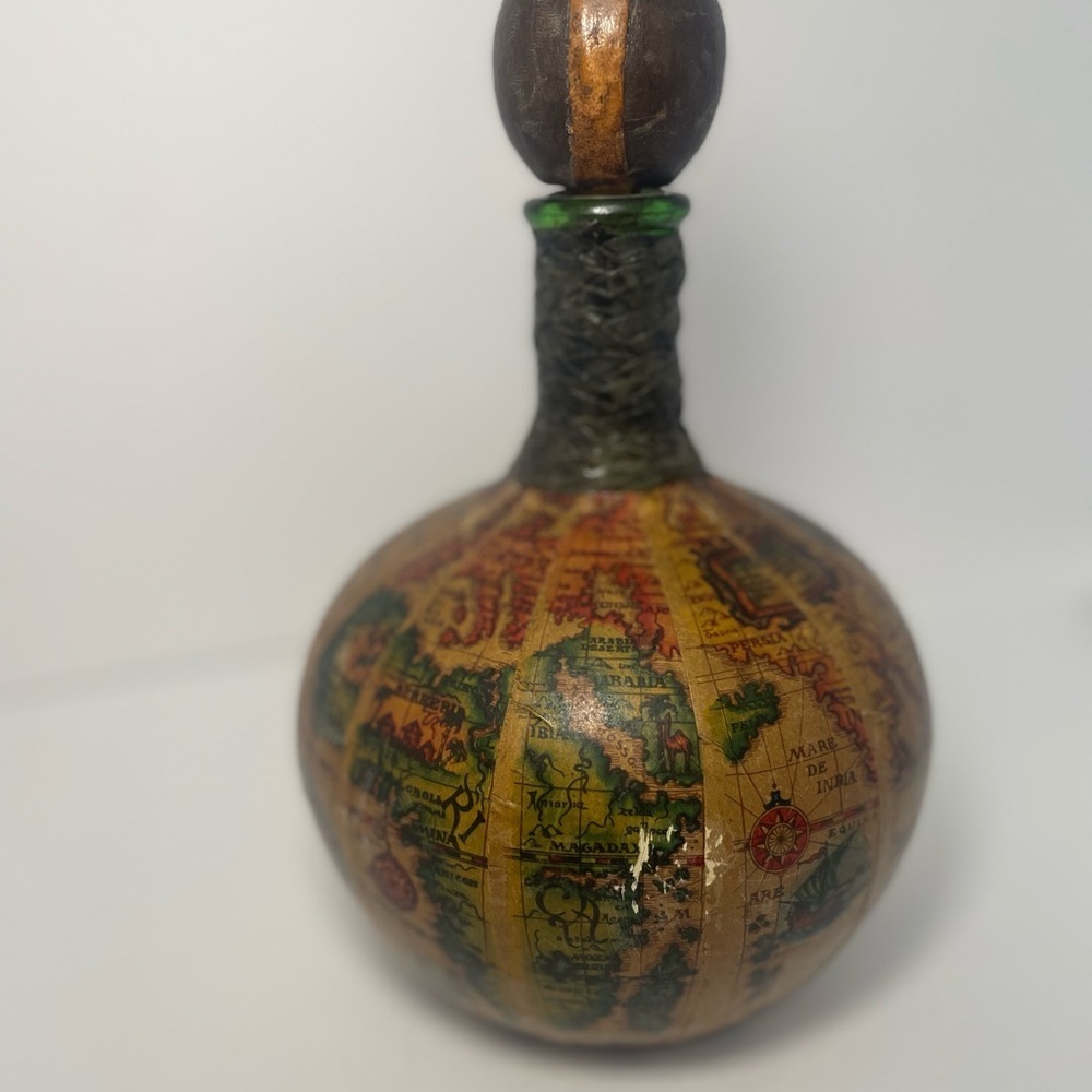 Vintage leather covered globe decanter. Made in Italy. - Picture 3 of 7
